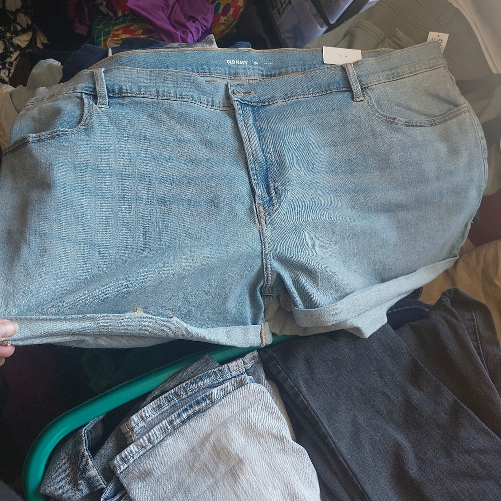 Shorts - Picture 2 of 3